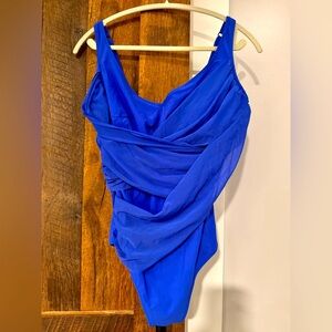 Stunning Underwire One-Piece Bathing Suit